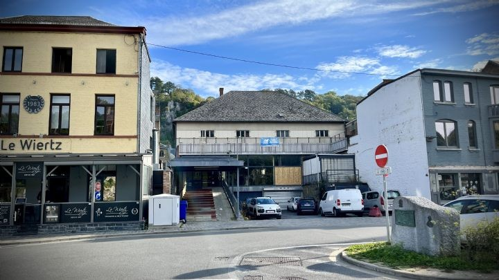 Dinant transforme un ancien supermarché en centre économique: des bureaux modernes et flexibles disponibles