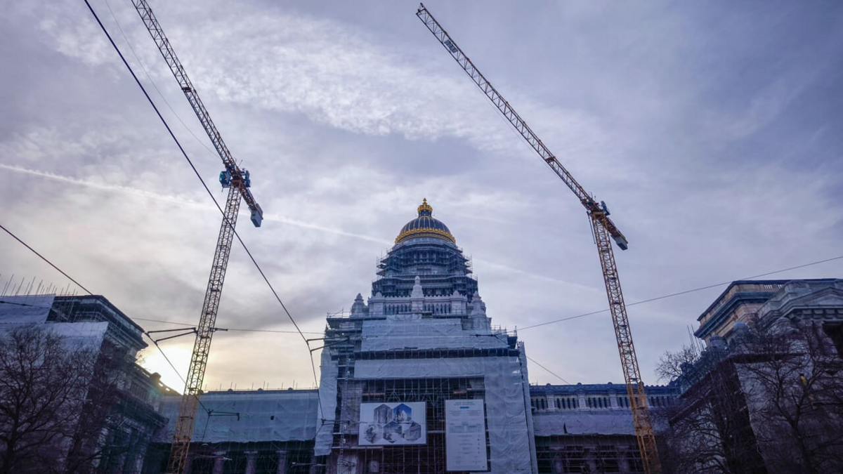 Bruxelles: le report des travaux du Palais de Justice jusqu’en 2035 pourrait freiner la libération d’espaces de bureaux stratégiques