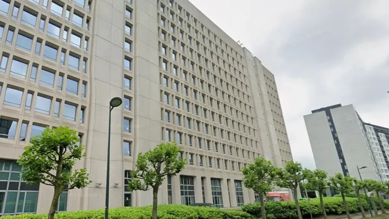 Occupation d'un ancien bâtiment de la Commission européenne à Evere: enjeux pour le marché immobilier commercial bruxellois