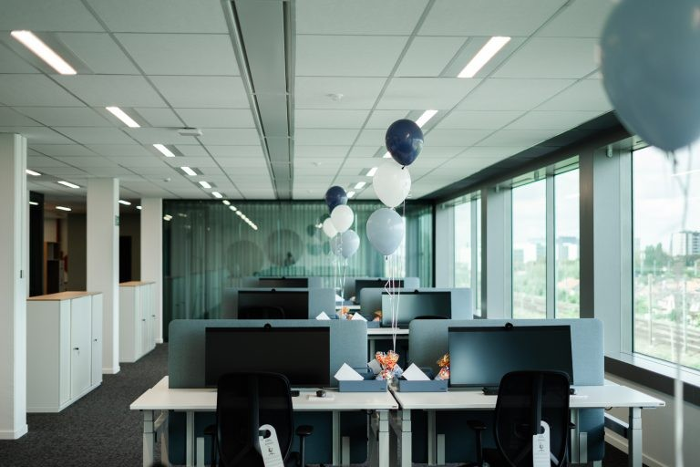 Les nouveaux bureaux de Rhenus Logistics à Berchem: un modèle pour les espaces de travail modernes et durables