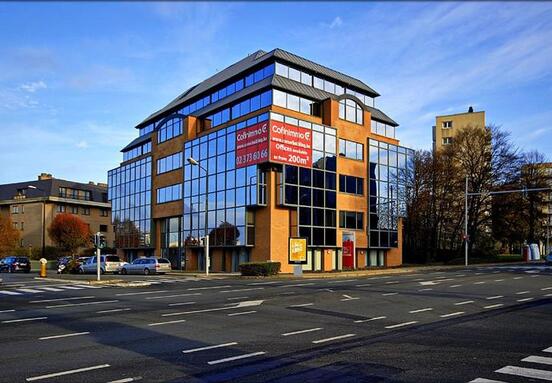 CORNER BUILDING   +1