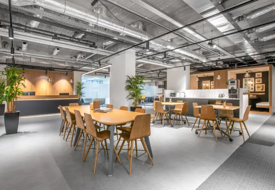 Alignez votre journée de travail avec flexibilité chez HQ Meiser Silver Building