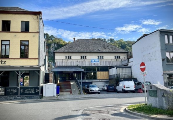 Dinant transforme un ancien supermarché en centre économique: des bureaux modernes et flexibles disponibles