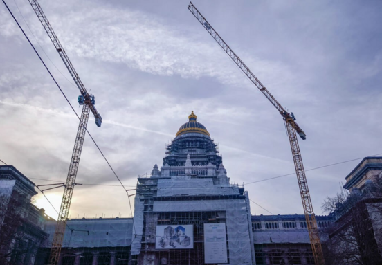 Bruxelles: le report des travaux du Palais de Justice jusqu’en 2035 pourrait freiner la libération d’espaces de bureaux stratégiques