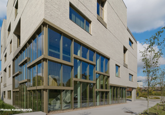 Bâtiments de bureaux hautes performances: design et efficacité avec le système Aliplast MC55