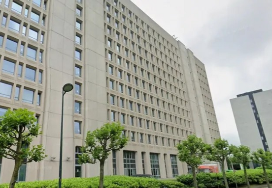 Occupation d'un ancien bâtiment de la Commission européenne à Evere: enjeux pour le marché immobilier commercial bruxellois