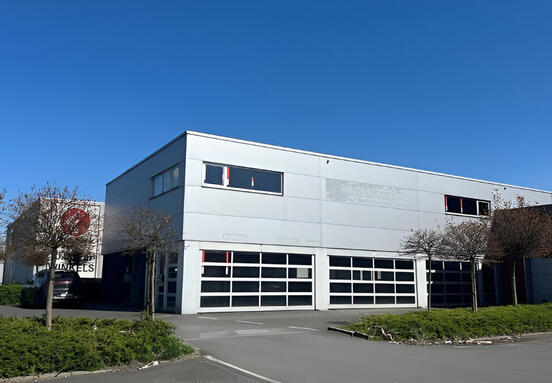 Entrepôt commercial près de l'E40